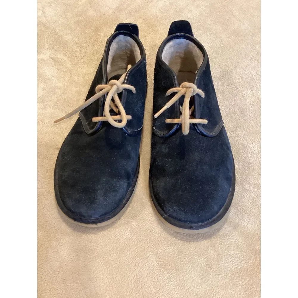 UGG Maksim Chukka Desert Boot Navy Blue with tan sole size US 9, UK 8, EU‎ 42